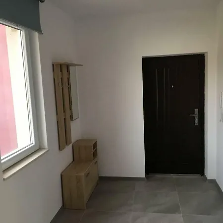 Apartvel 3 *